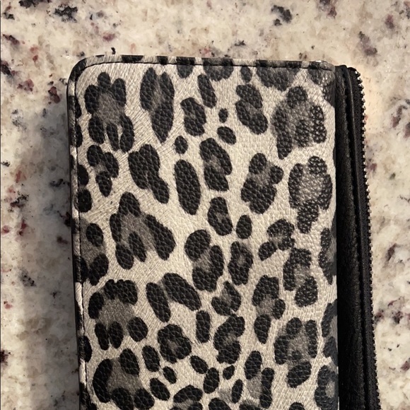 Jen and co Vegan leather wristlet - Picture 1 of 3